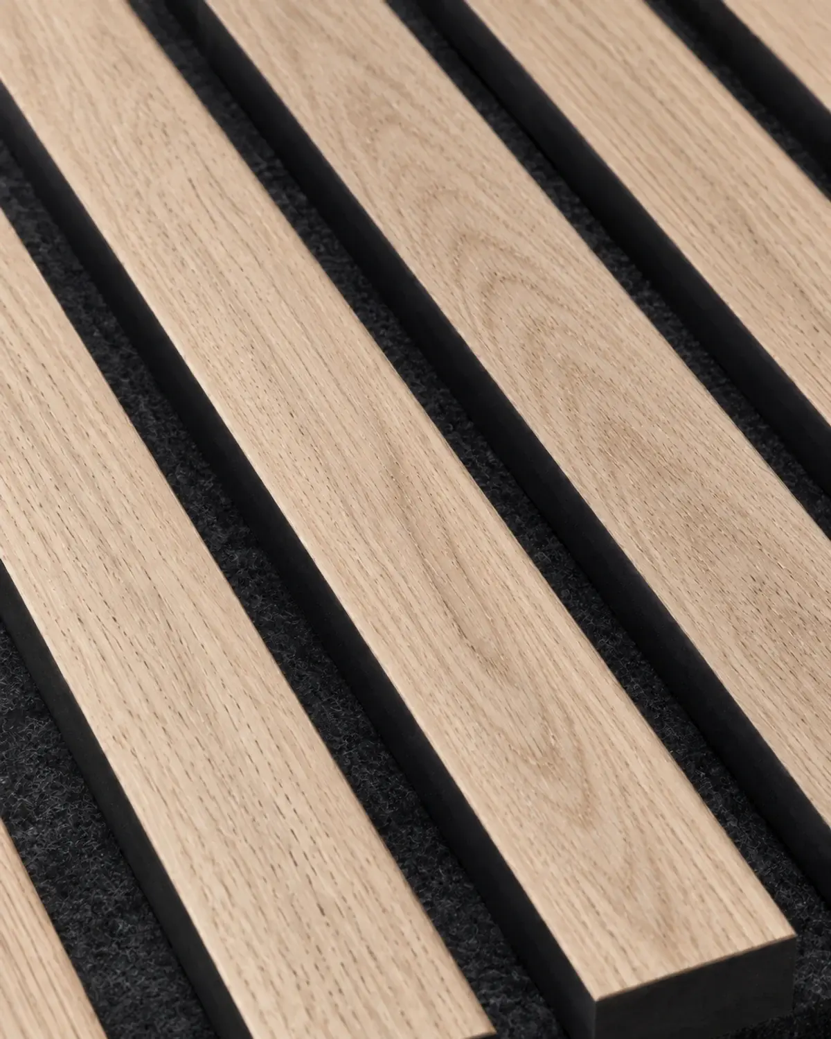 Close-up illustration of natural oak veneer faces, dark MDF edges and felt between straight slats